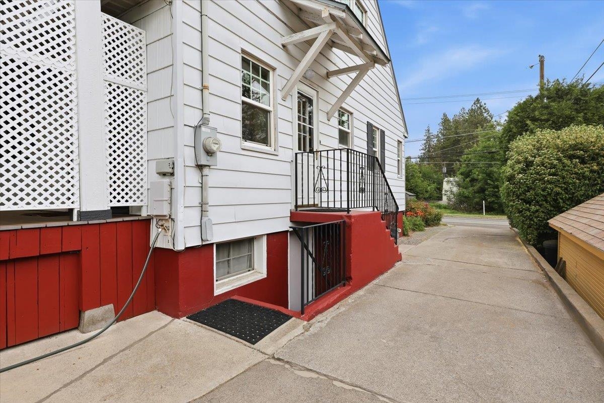 1916 S Bernard St