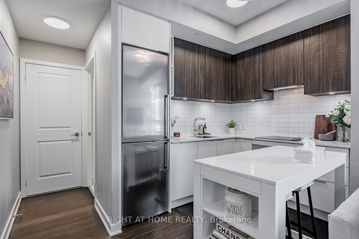 120 Parliament St 405