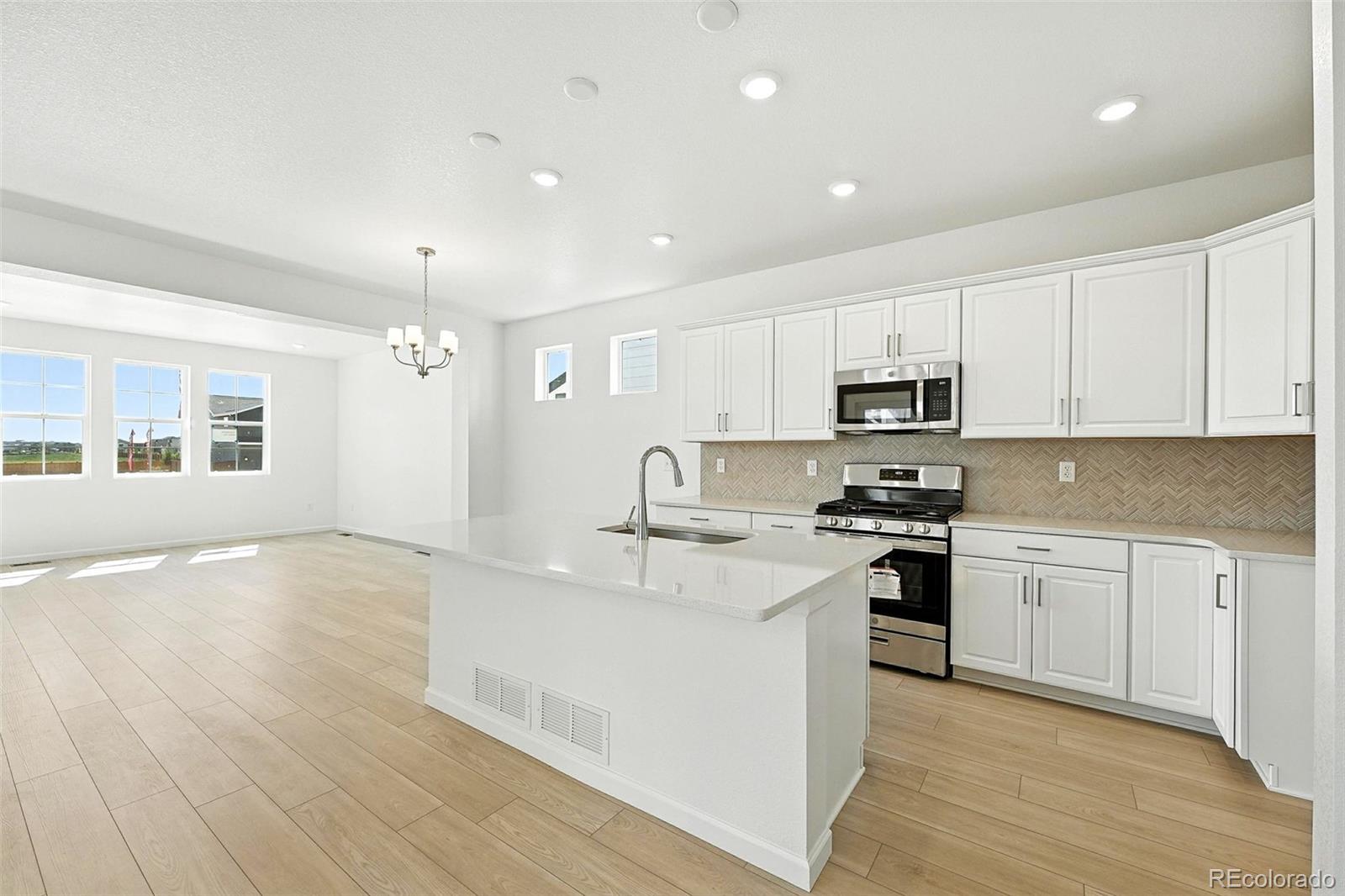 2102 Wagon Wheel Aly