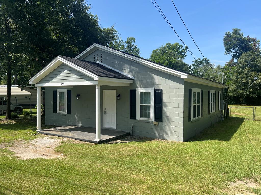 Looking for an investment or starter home? This is it!! this 2br/2 bath has a new roof, flooring, cabinetsand freshpaint inside and out. Updated wiring an appliances. Tankless water heater and central HVAC makes this a great bargain. This will NOT last!!!  Seller is Ga Real Estate License #347177