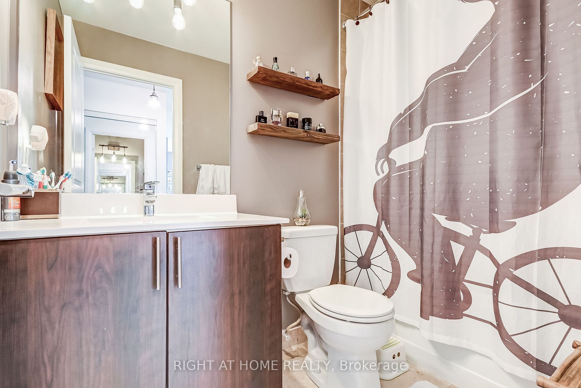 520 W Steeles Ave 212