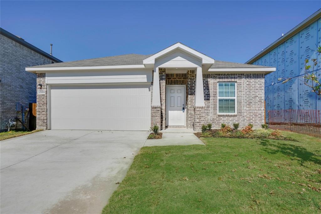 Welcome to this like new 2021 home built by Castle Rock in the prestigious Rockwall ISD! Upgrades includes level 2 kitchen granite counter tops with herring bone back splash, brand new kitchen appliances, marble counter tops in bathrooms. Walk into ceramic wood tiles and fresh carpets. Entertain right in your kitchen with a massive island and over look into your living room and dining area. All secondary bedrooms are spacious with brand new carpet. The master has enormous space, and it's bathroom has separate showers, garden tub, and double sinks. Enjoy your beautiful back yard with high stone and wood fencing! Easy commute to everything! Will not last! Come look today!