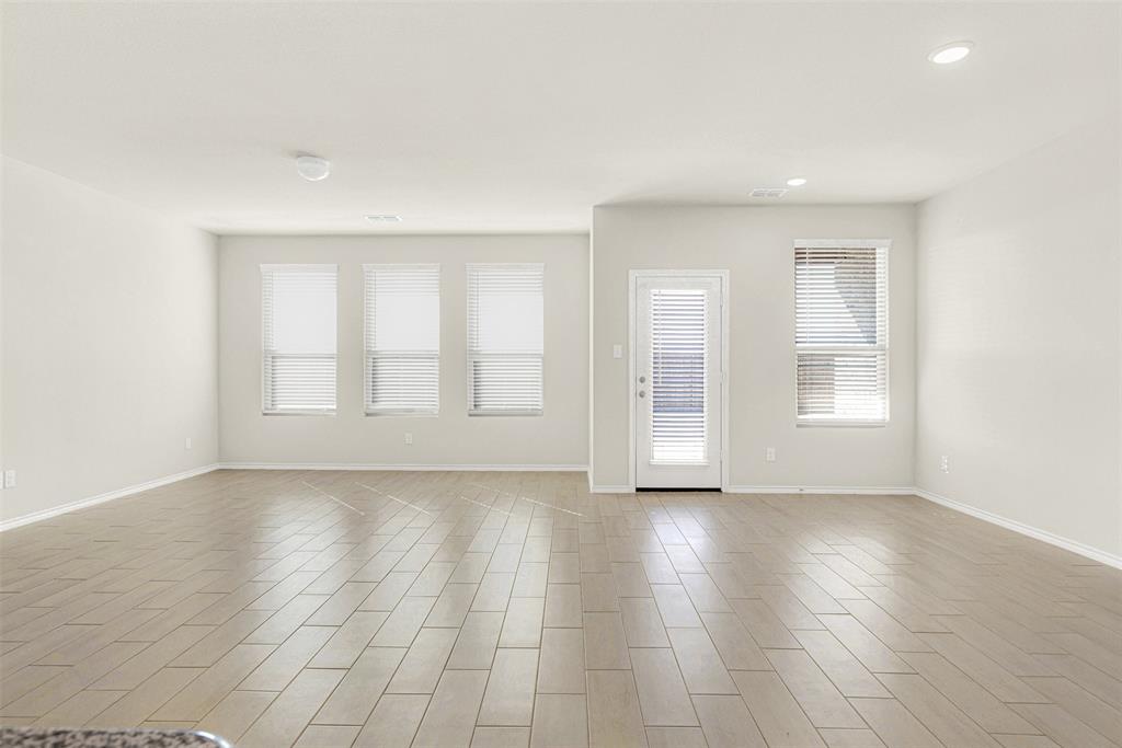 949 Ravenwood Lane
