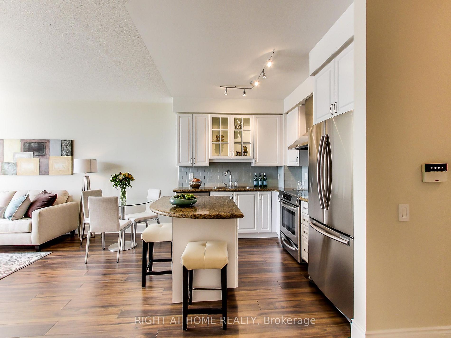 80 Harrison Garden Blvd 2923