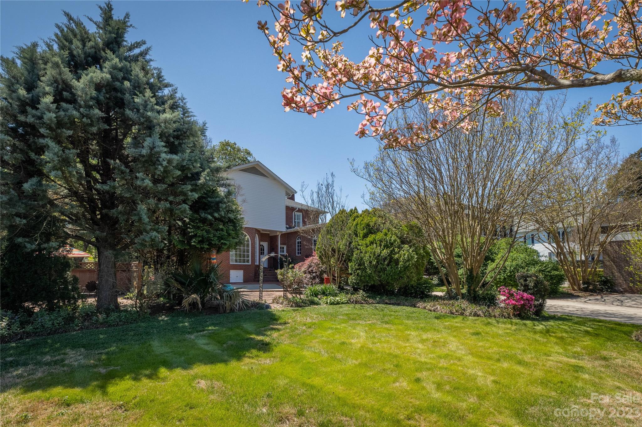 600 West Union Street