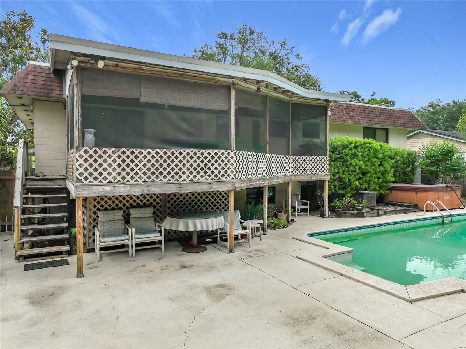 1511 Glastonberry Road