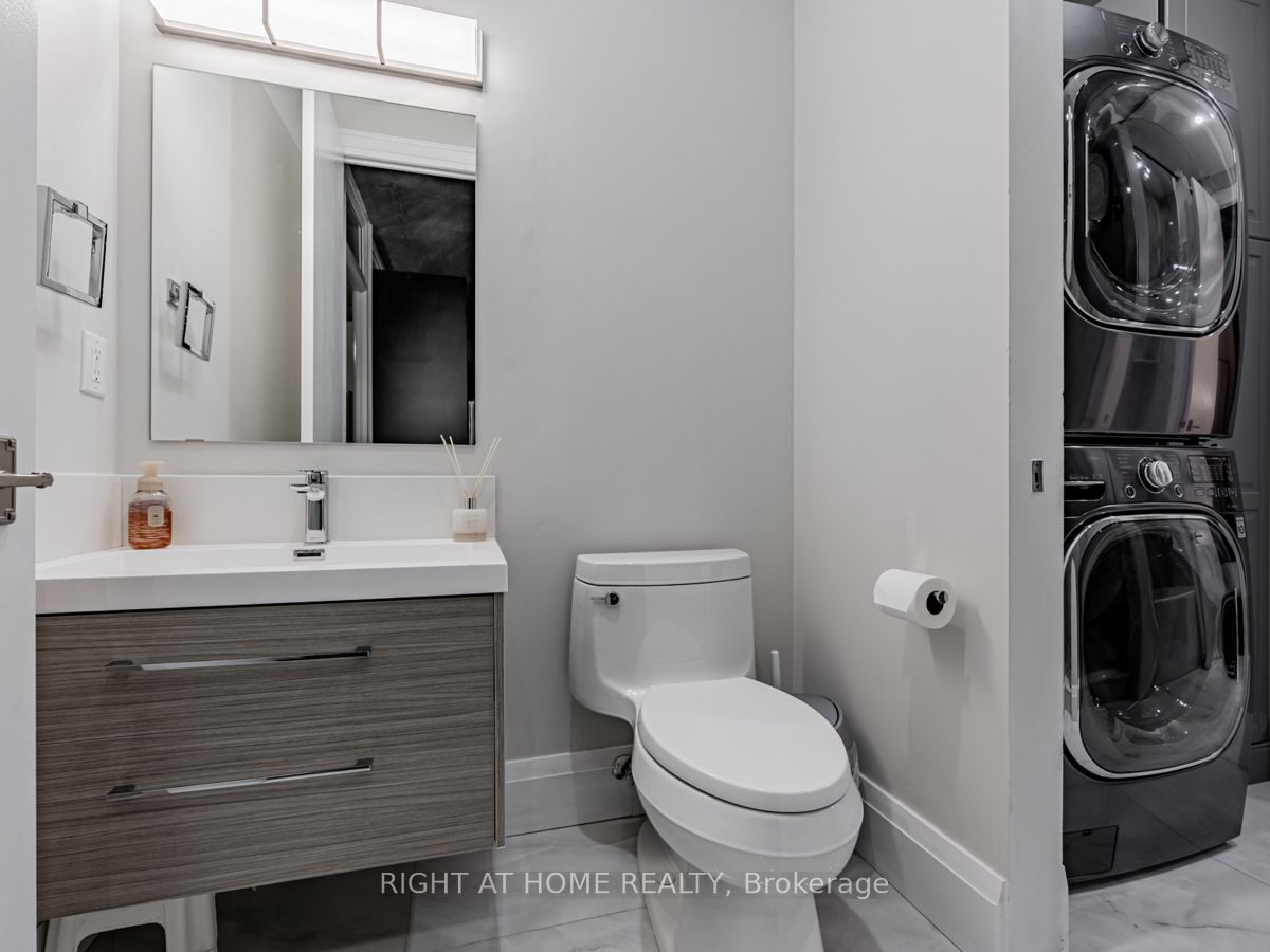 23 Brant St 704