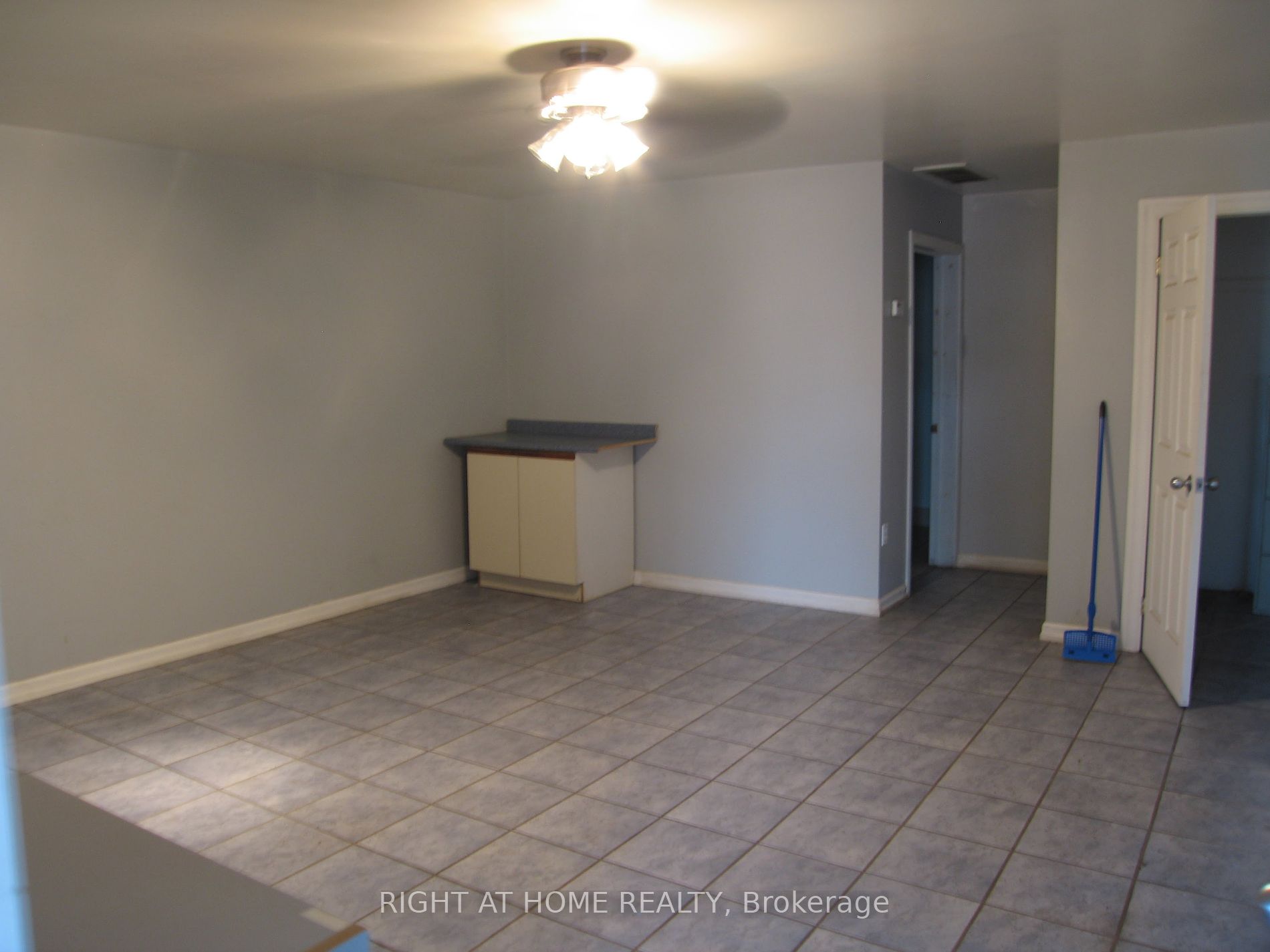 100 E Bloor St