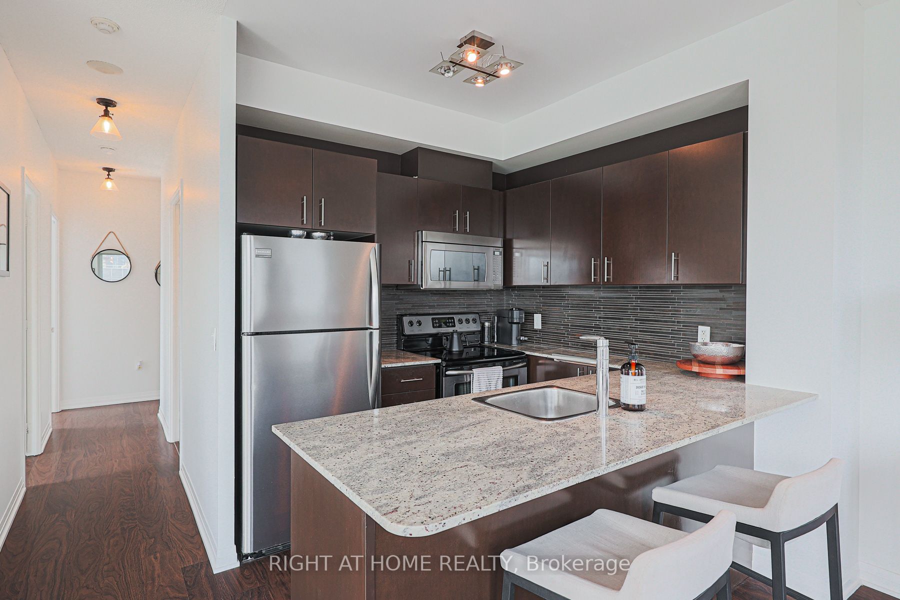 1 Cole St 907
