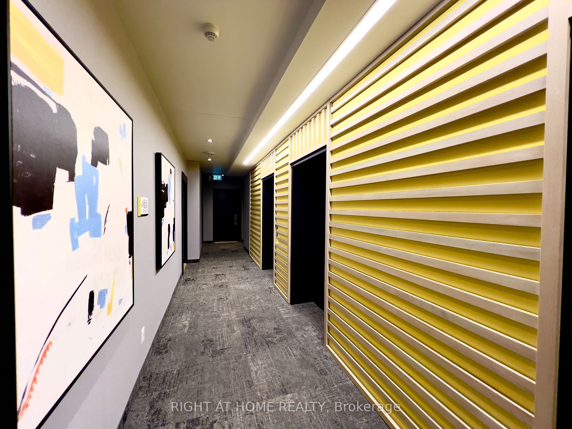 159 E Wellesley St 2404