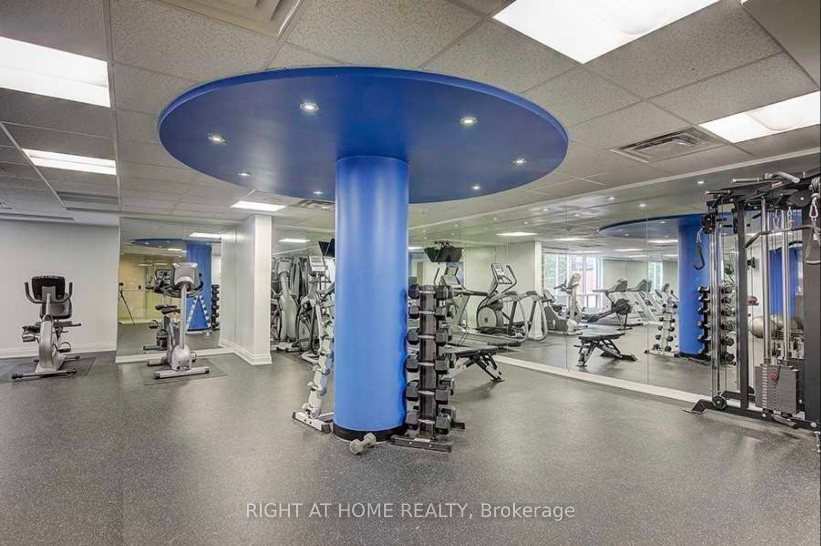 85 E Bloor St 902
