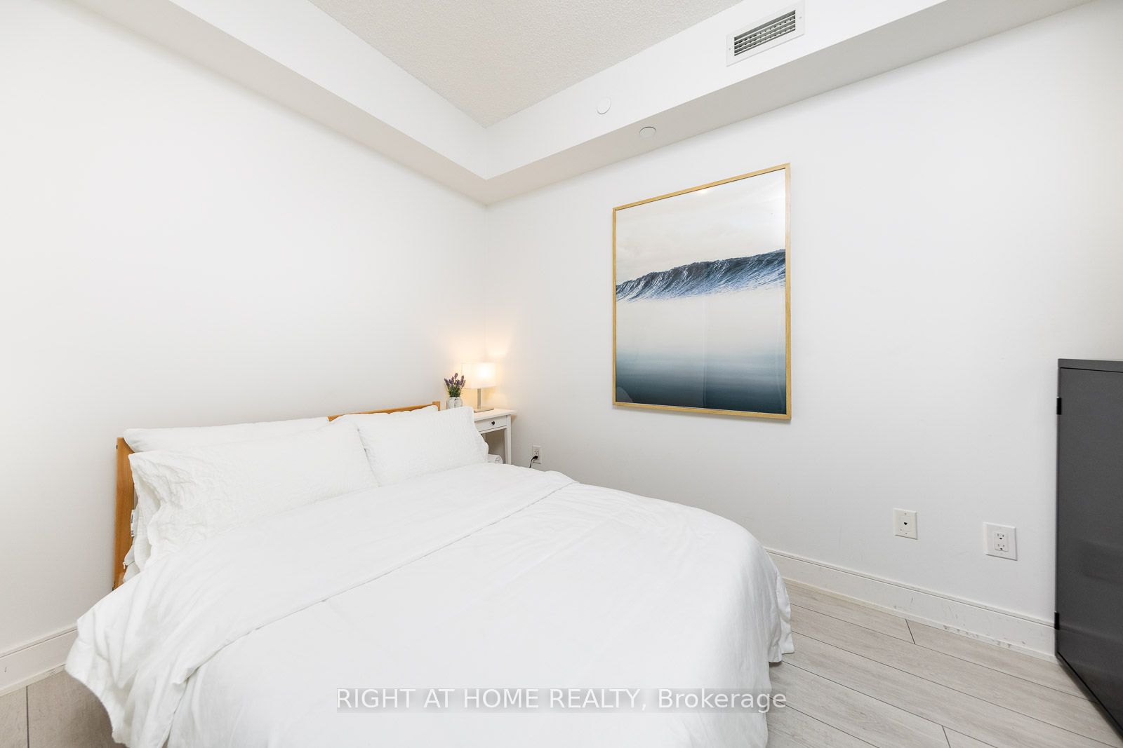 525 W Adelaide St 932