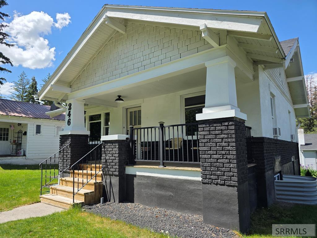 246 S 2nd E