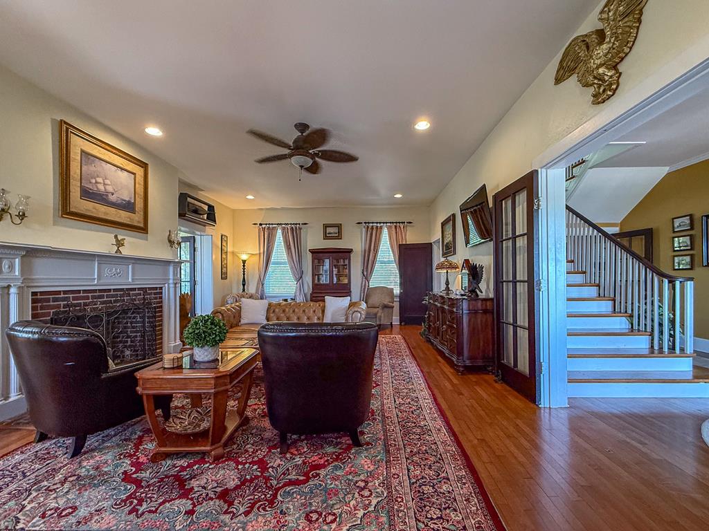 212 Bay Ave 9A