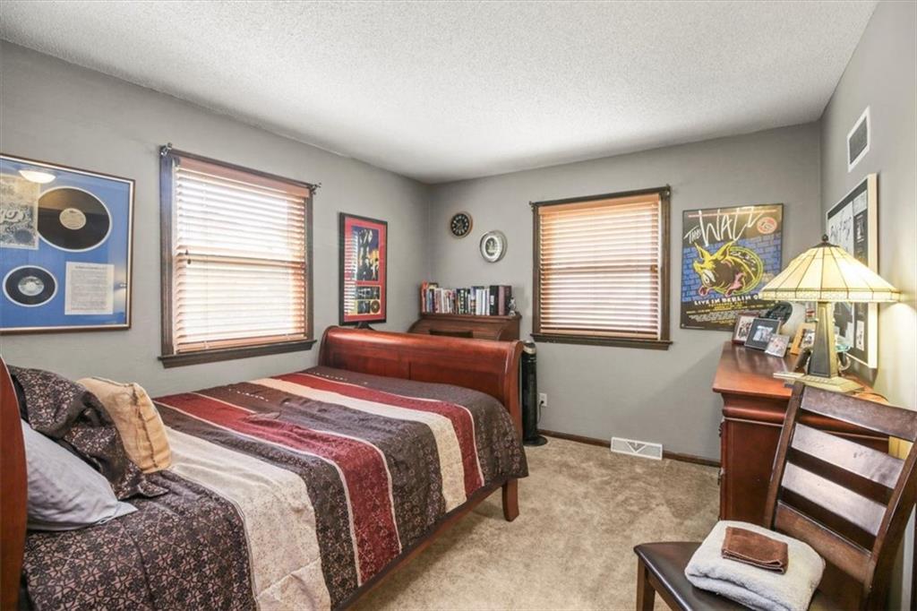 5521 NW Seminole Drive