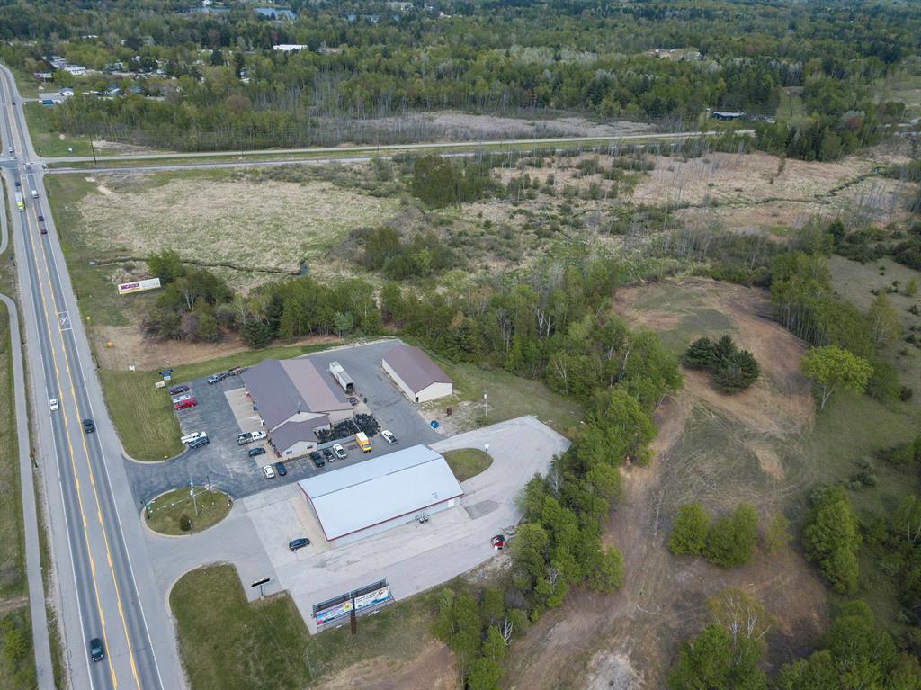 COMMERCIAL PROPERTY JUST OFF BUSY I-75 EXIT 212. HIGHWAY SERVICE, HIGHWAY TRAFFIC, GREAT VISIBILITY.WATER, SEWER, GAS & ELECTRIC AVAILABLE. APPROX. 6.81 ACRES.