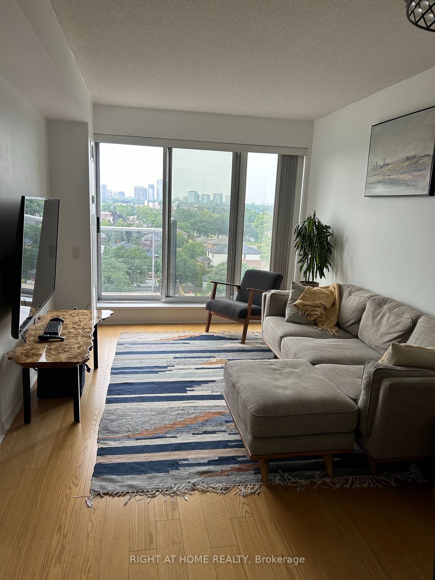 1050 The Queensway Ave 808