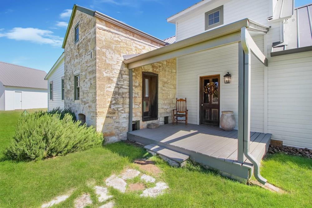 Homes For sale with 10 to 25 acres in Fredericksburg TX