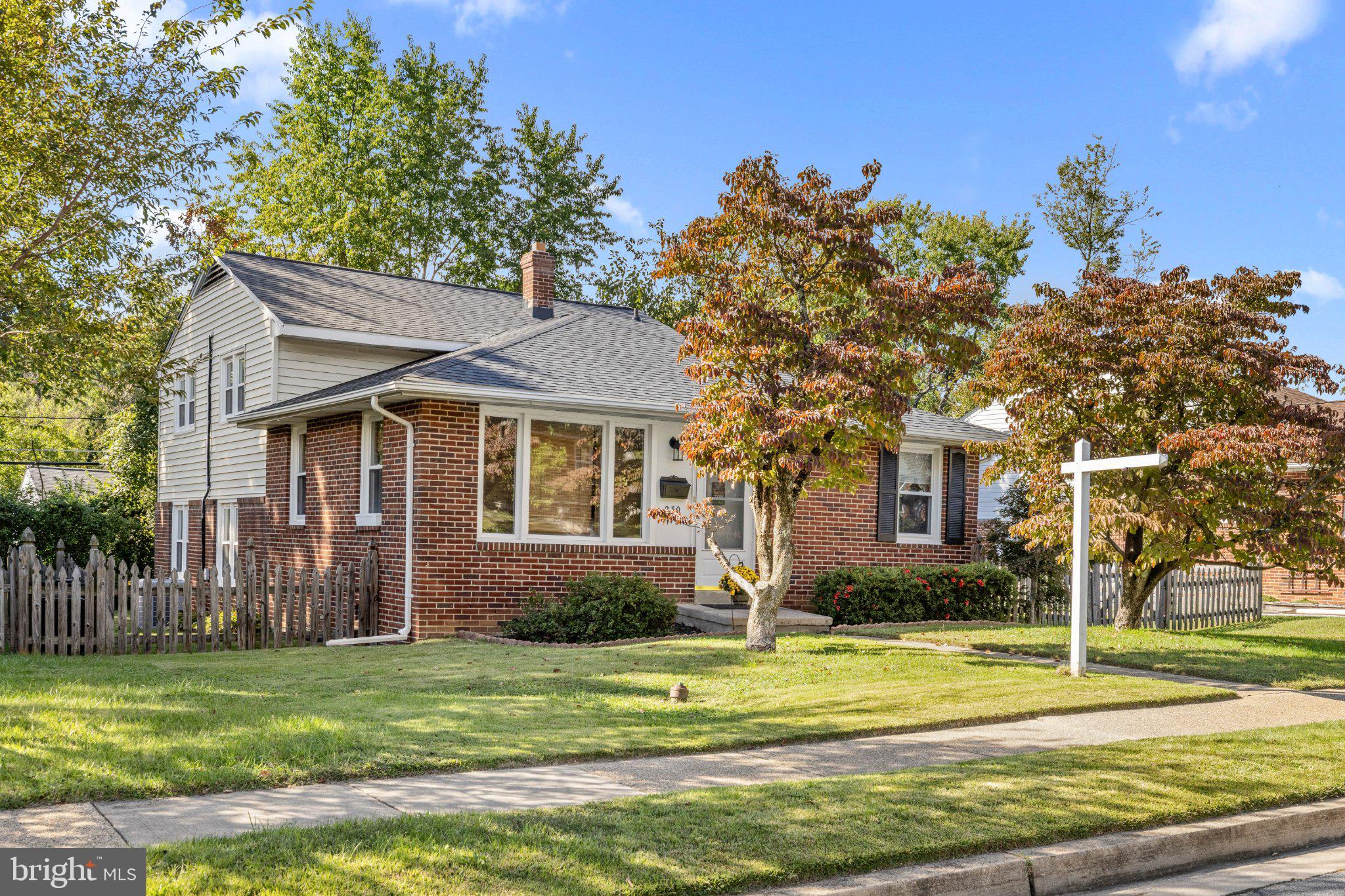 230 Rollingbrook Way