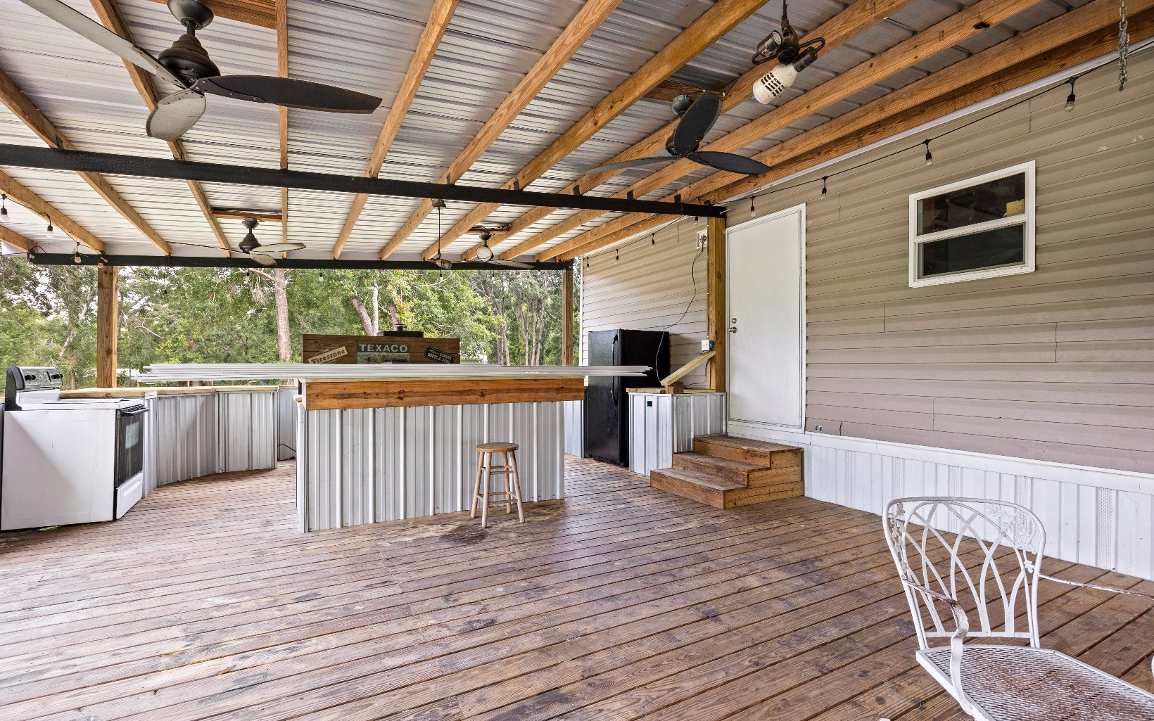 1935 NE Shady Oaks Rd