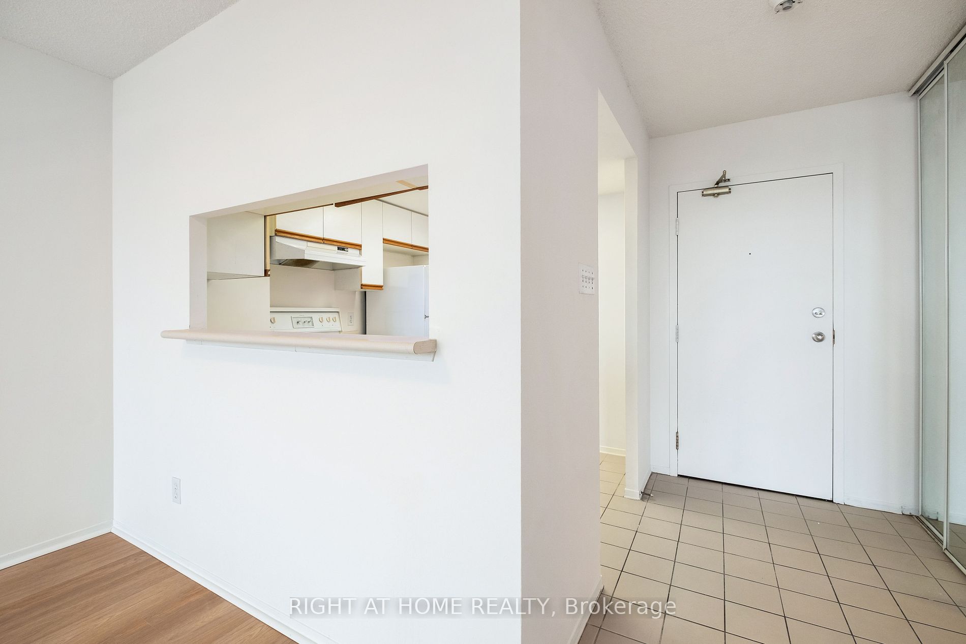 1470 Midland Ave 203