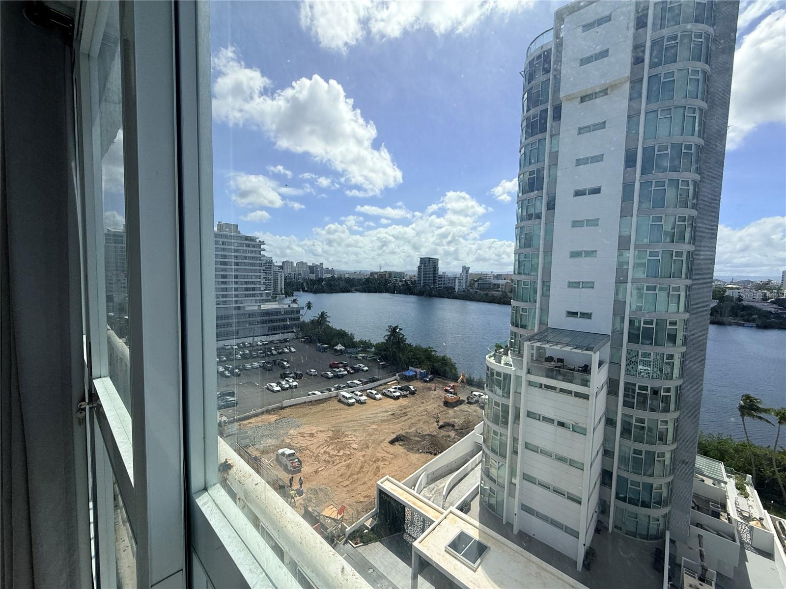 CONDADO. VISTA A LA LAGUNA. ACCESO A LA PLAYA. Tu espacio en una de las avenidas más emblemáticas de San Juan.?? El Mirador del Condado | 1035 Ave. Ashford, Apt. 1108-?? Estudio de 468 pies²?? 1 baño?? Cocina y baño actualizados?? Vista a la laguna?? Piscina y acceso a la playaDisfruta Condado con restaurantes, playa y vida urbana a tu alrededor.Un parking rentado al frente en el parking privado.