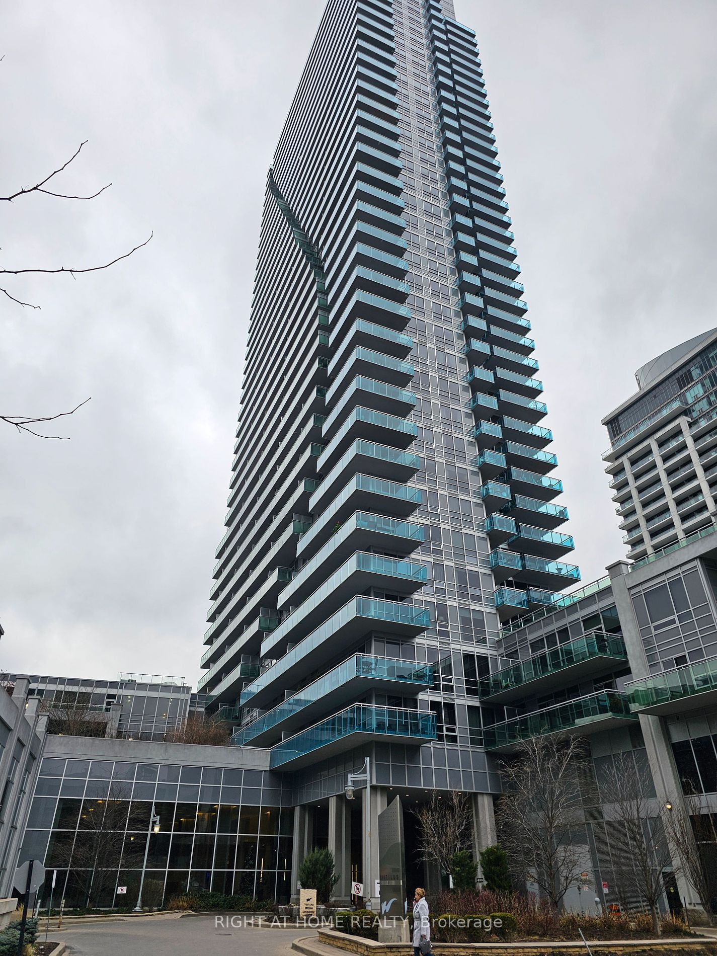 16 E Brookers Lane 1404