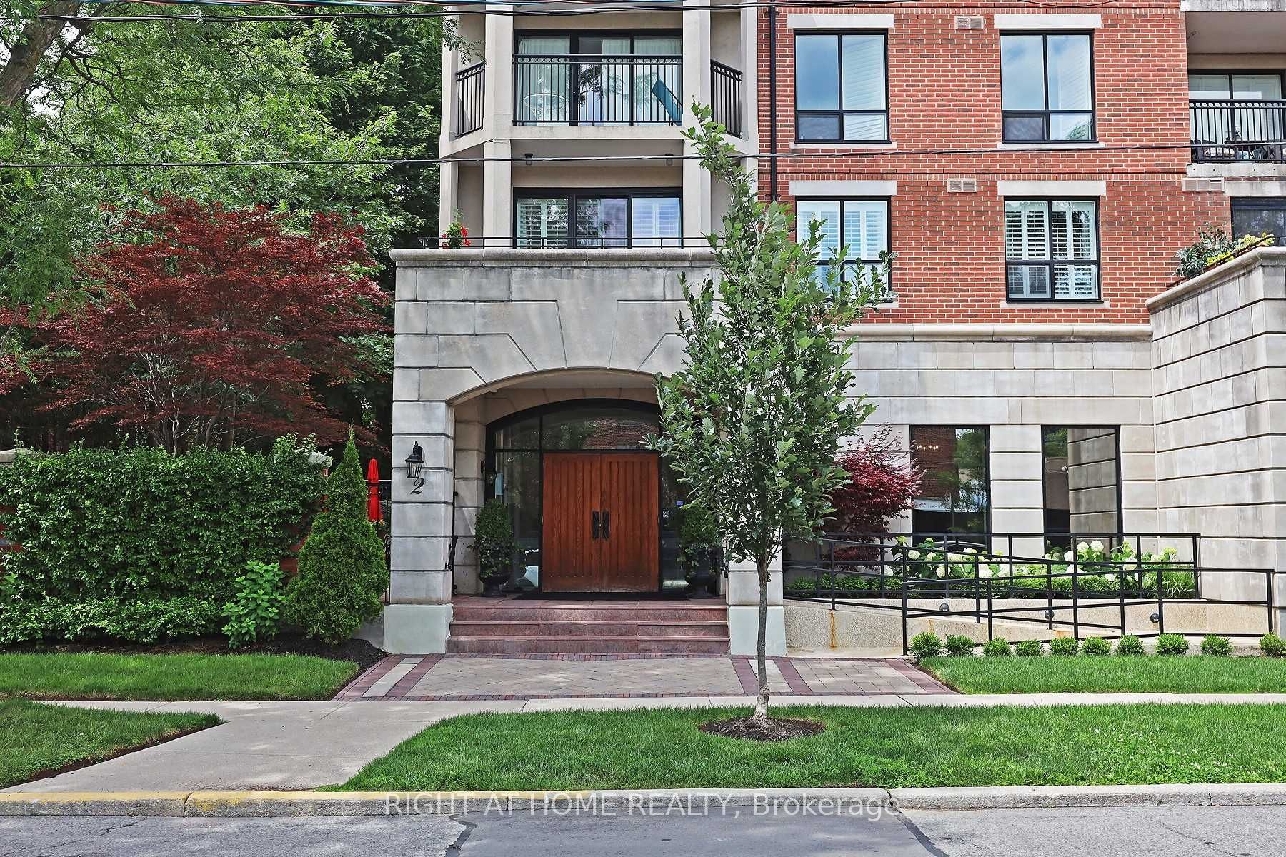 2 Alexandra Blvd 303