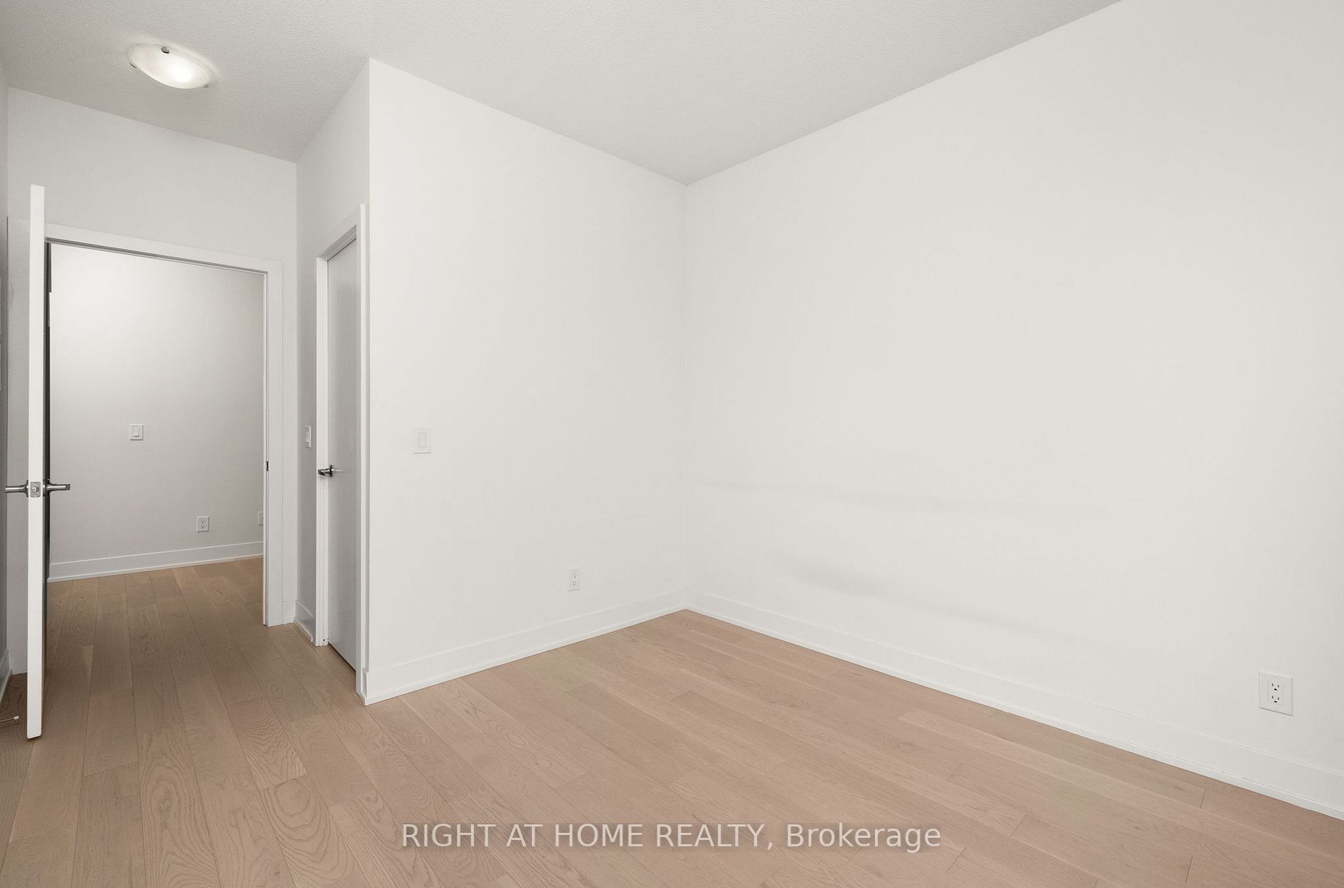 7 Kenaston Gdns 901