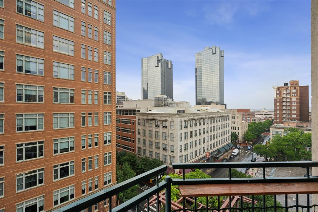 500 Throckmorton Street 703