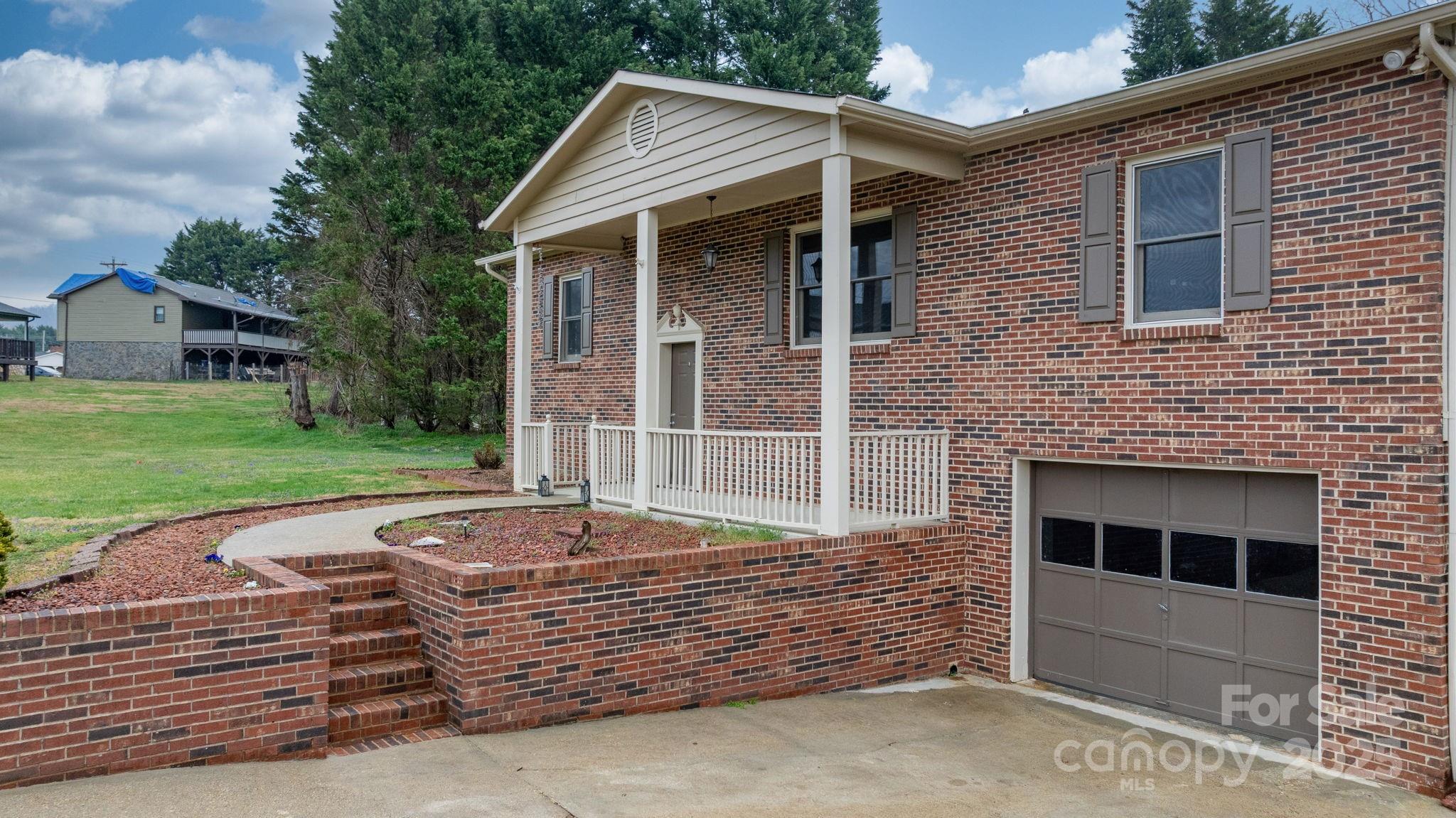 2711 Jordan Place