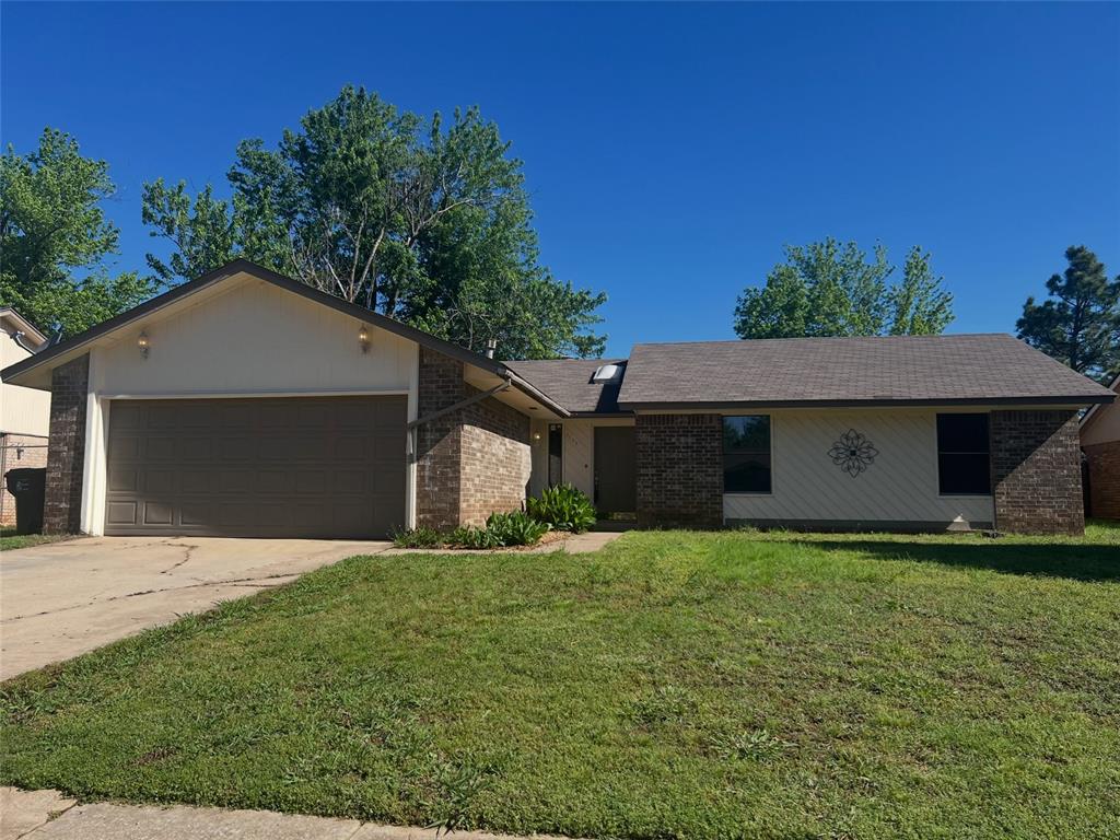 Super cute 3 bed/2 bath home for lease in Norman. Garage is partially converted and has space for a small bedroom/flex room.  Will accommodate pets with a $250/pet non-refundable pet deposit. $1000 deposit.. Owner/Agent