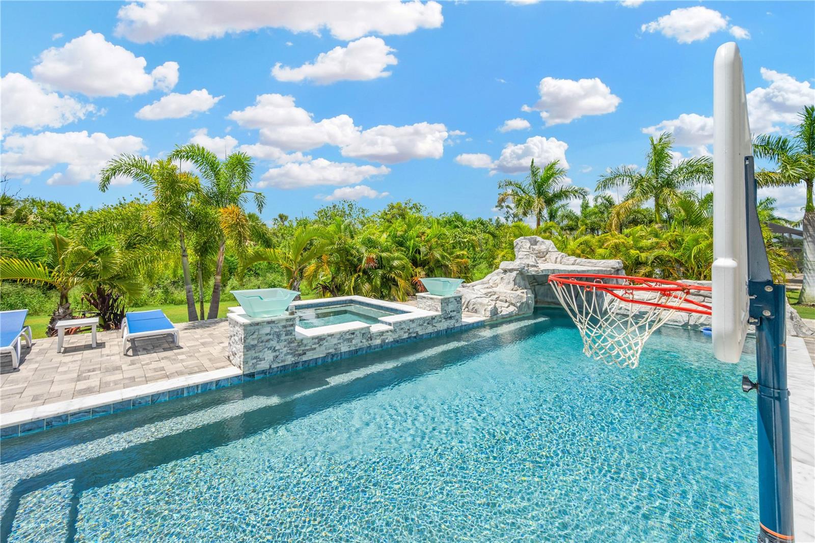 832 Manns Harbor Drive
