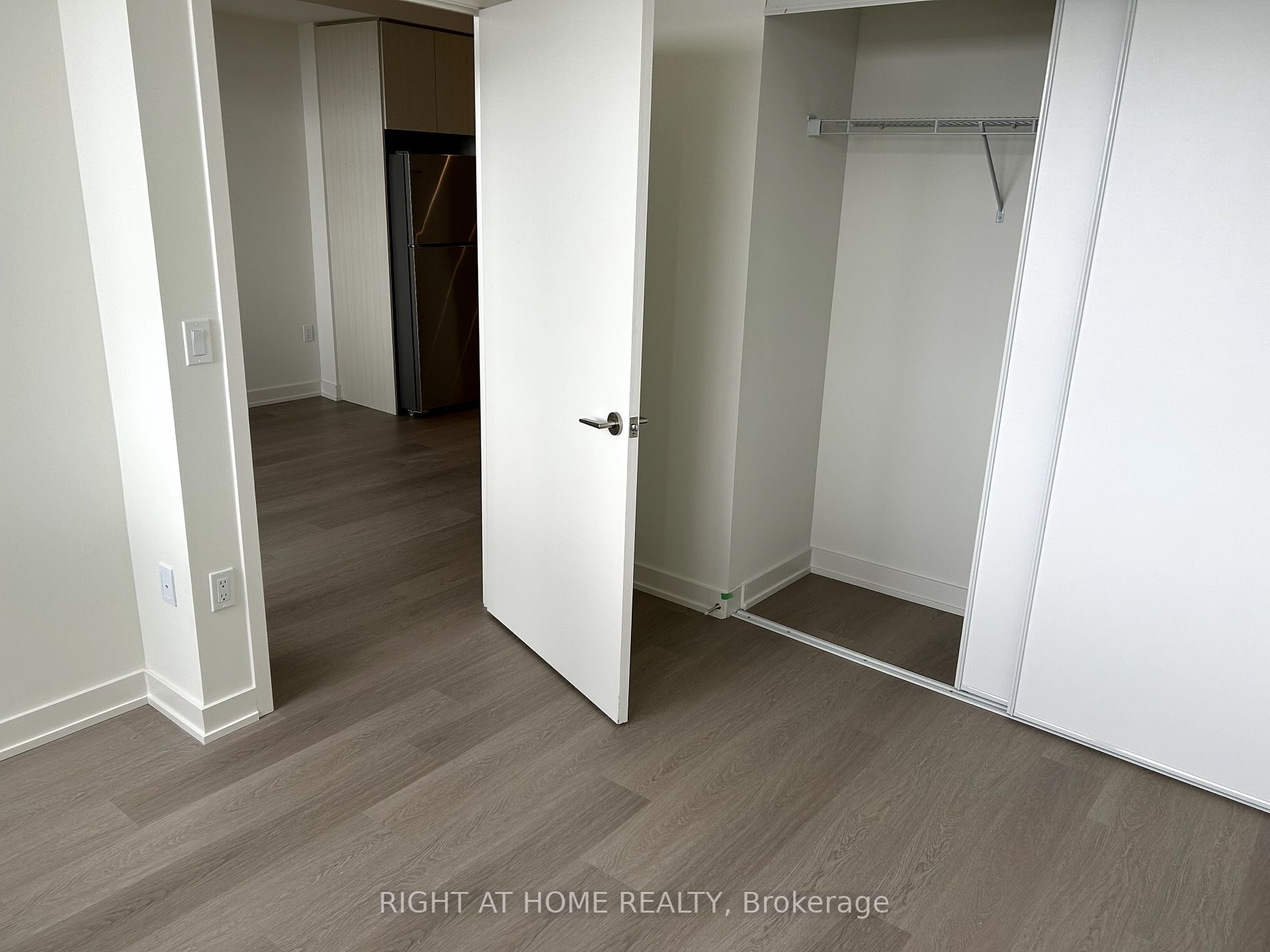 859 The Queensway N/A 311