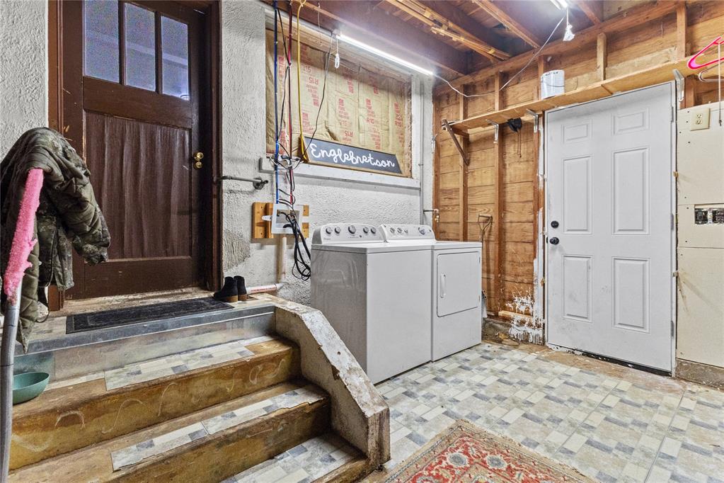 588 N Arapaho Avenue