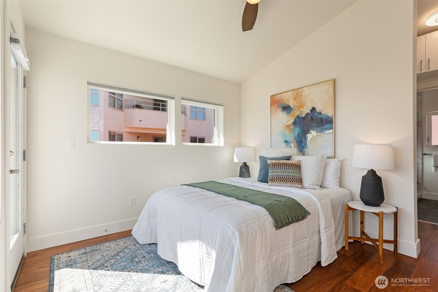 1529 Grandview Place E