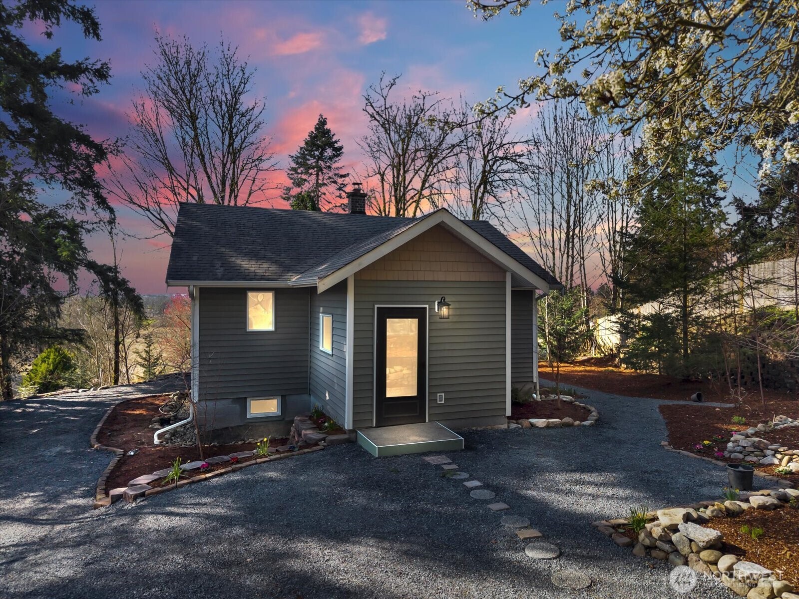 1819 Sunnyside Boulevard