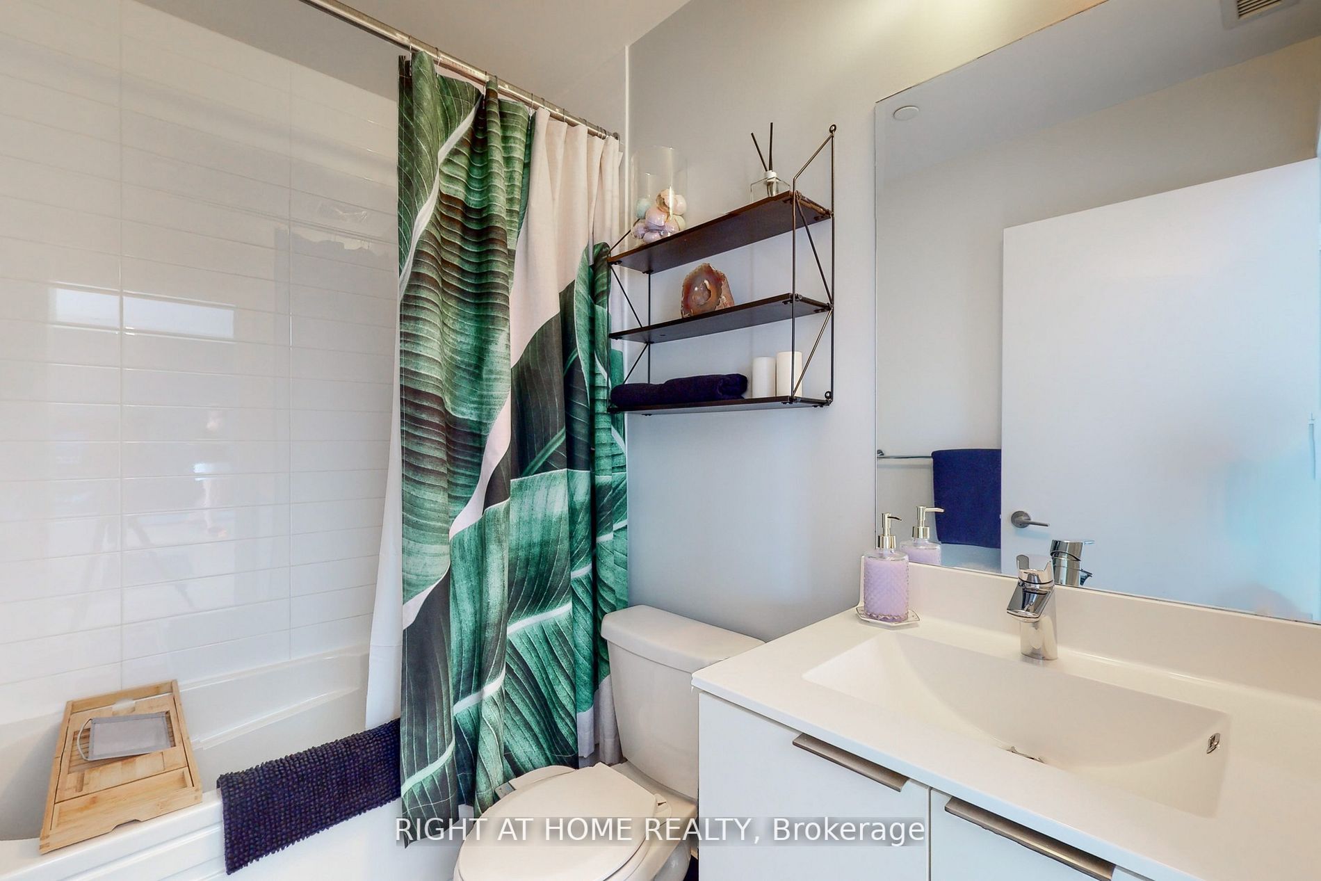 30 Shore Breeze Dr 1318