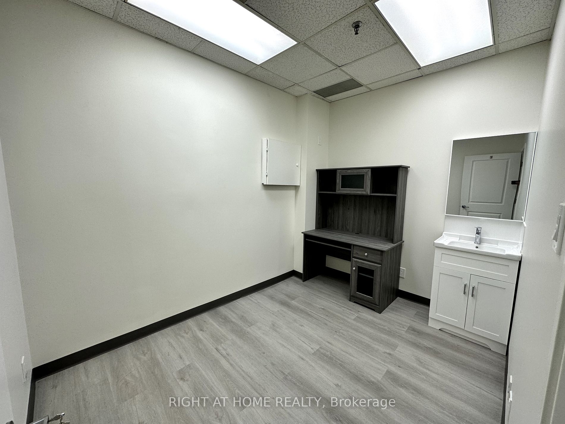 7131 Bathurst St 102-R3