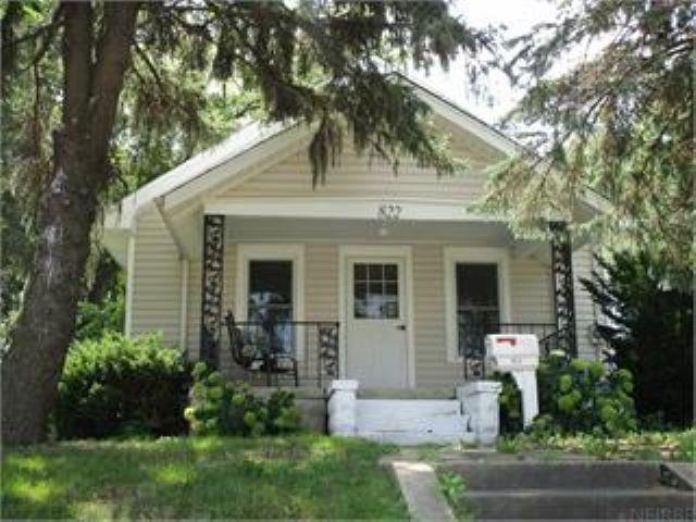 822 W 1 Street