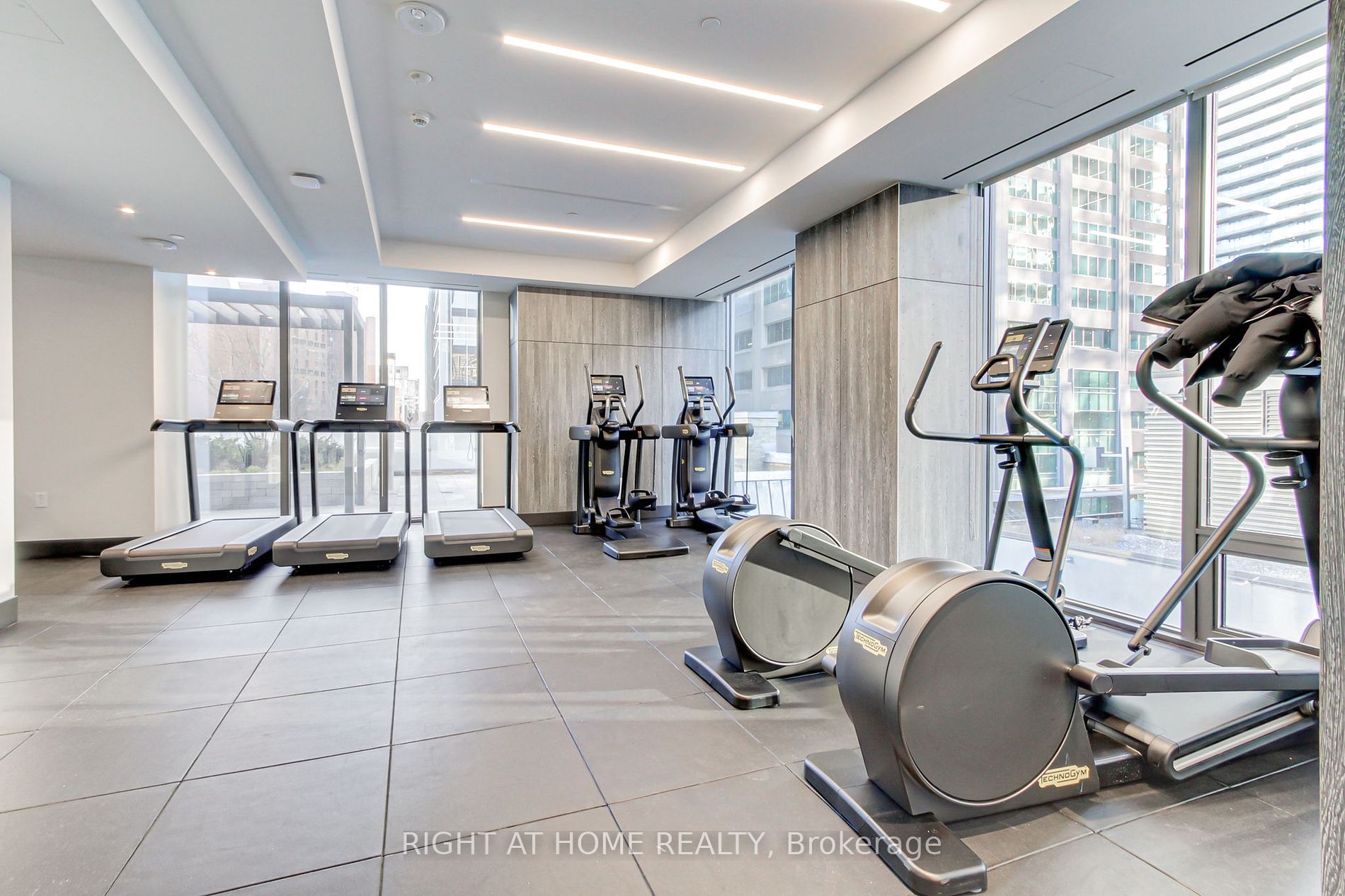 8 Cumberland St 4001