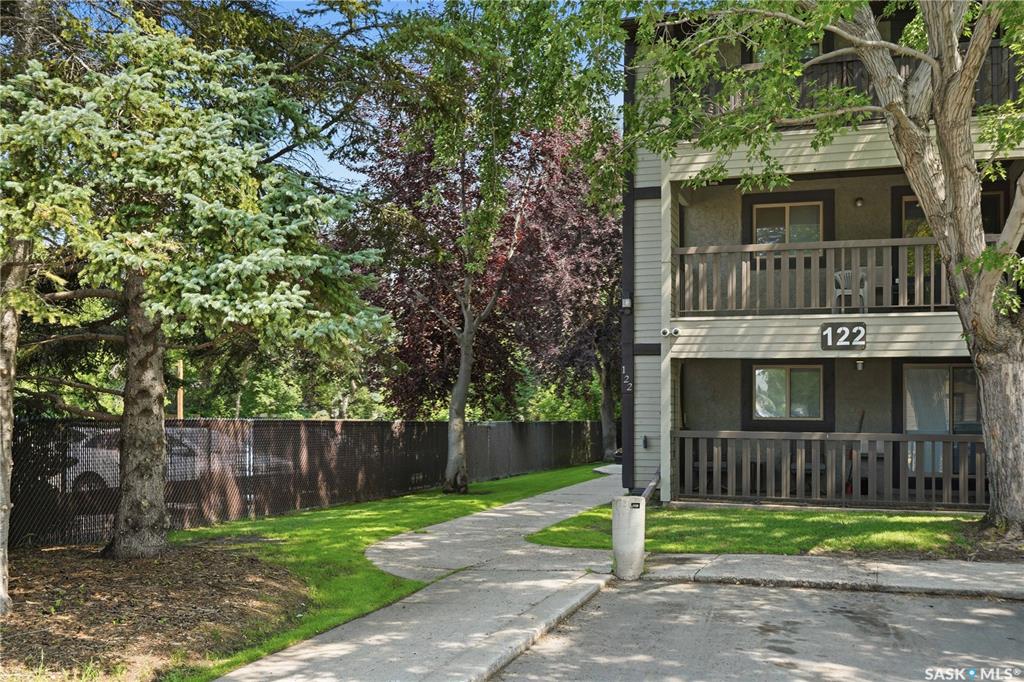 Stylish 2-Bedroom + Den Condo in East College Park with Updated Kitchen, Fireplace & Private Balcony.  Discover the perfect blend of comfort, convenience, and low-maintenance living in this immaculate second-floor condo in sought-after East College Park. Ideally located near Wildwood Golf Course, College Park Mall, parks, and bus routes with direct access to the University of Saskatchewan, this 2-bedroom plus den home offers an exceptional lifestyle for first-time buyers, students, professionals, or investors alike  Inside, you’ll find a beautifully updated kitchen featuring quartz countertops, a stylish tile backsplash, ample cabinetry, and an open-concept design that flows seamlessly into the dining area—perfect for everyday living and entertaining. The spacious living room is warm and inviting with a cozy wood-burning fireplace and patio doors leading to a private balcony overlooking a peaceful, quiet setting. A large exterior storage room provides plenty of space for bikes, seasonal items, and additional storage.  The functional floor plan also offers two generously sized bedrooms, a versatile den ideal for a home office or study, a convenient in-suite laundry area, and a well-appointed 4-piece bathroom.  Condo fees include both heat and water, making this an affordable and low-maintenance place to call home. Residents also enjoy access to an exercise room, recreation centre, ample visitor parking, and one electrified parking stall. This move-in-ready condo comes complete with all appliances, a wall air conditioning unit, and all window coverings.  Whether you’re a first-time buyer, student, professional, or investor, this well-maintained condo is an excellent opportunity in a fantastic location. Don’t miss your chance—call today to book your private showing!