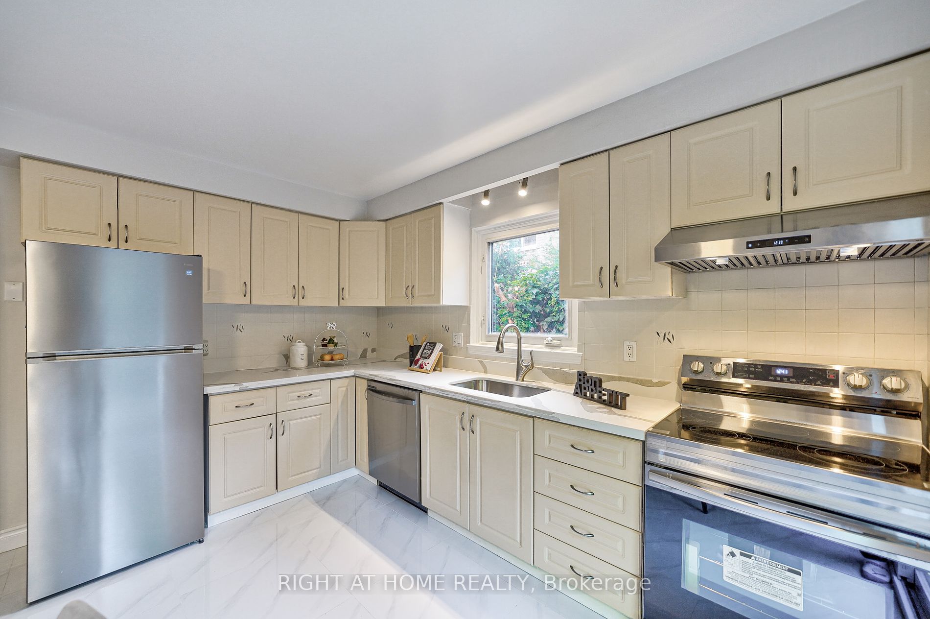20 Bradenton Dr