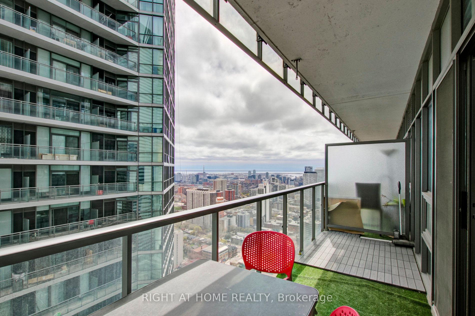 33 E Charles St 4009