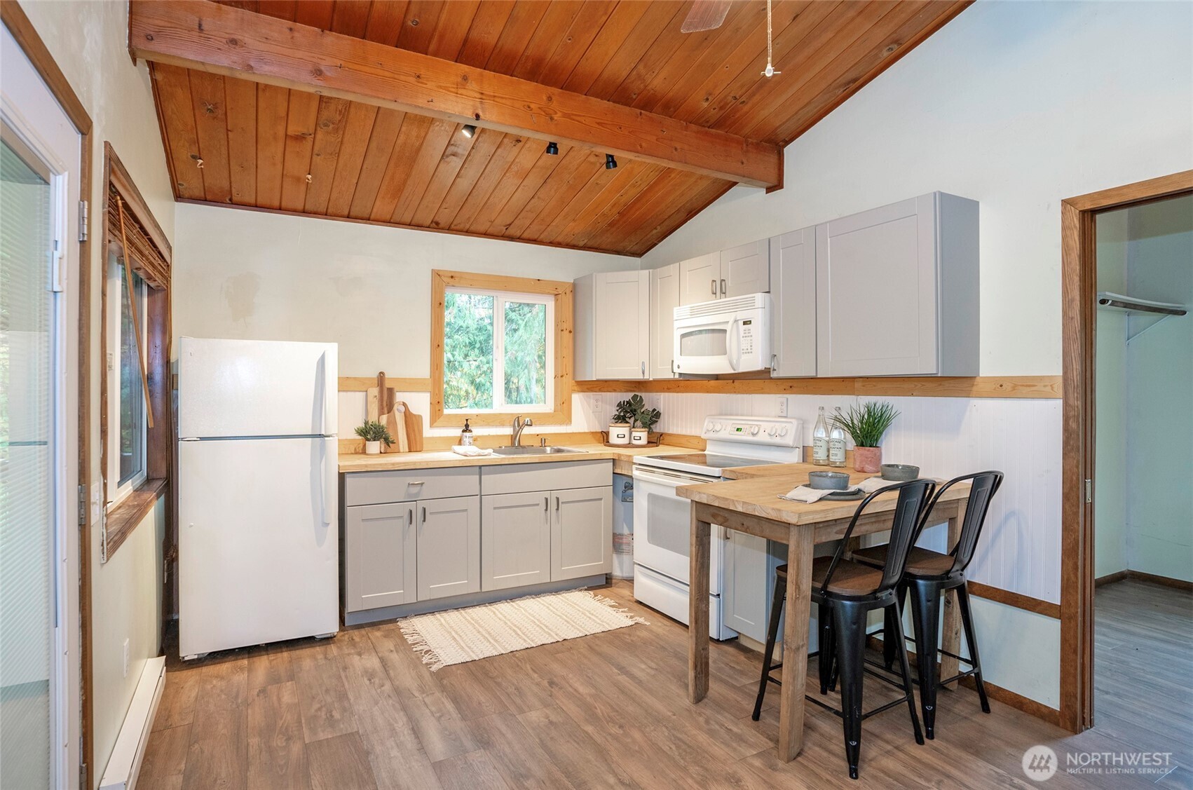 70 E Larchmont Place