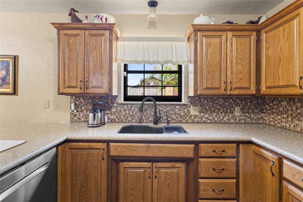 1421 E Quail