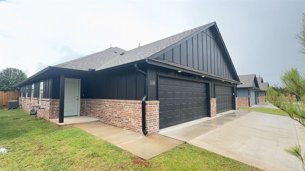 Welcome to Brand New Masonwood featuring this 3 Bedroom 2 Bath 2 Car Garage Duplex in a Great location close to the Broadway Extension and only 8 minutes from downtown OKC. Nice features such as granite counter tops, tile backslash, and large island that can double as a breakfast bar. All appliances included with 5 Burner Gas Range. Laundry room is equipped with both gas and electric connections. Washer and dryer included. Energy efficient Tankless Gas Water Heater. Pre-wired for 2 phones and cable. Vinyl windows with 2" blinds. No carpet, vinyl wood look flooring throughout.  Ceiling fans are included in the living room and all three bedrooms! Fully fenced backyard with a gate. Lawn care is provided and includes an in-ground irrigation system. Pets are considered case by case.Refrigerator, washer and dryer, range, dishwasher, and microwave are included. Directions - NW corner of Hefner. Between N Penn and Western. Go North on University to 113th Street. Neighborhood on East hand side.*** PHOTOS / 3D TOUR ARE OF A SIMILAR PROPERTY BUT NOT EXACT FLOOR PLAN. PICS NOT OF ACTUAL ADDRESS. WILL UPDATE AS CONSTRUCTION IS COMPLETED. ***All residents are enrolled in the Resident Benefits Package (RBP) for $45.00/month which includes renters' insurance, credit building to help boost your credit score with timely rent payments, $1M Identity Protection, HVAC air filter delivery (for applicable properties), our best-in-class resident rewards program, and more! If you already have renter’s insurance, upon acceptance that it meets all lease requirements, the RBP would be $31.05/month. More details upon application.
