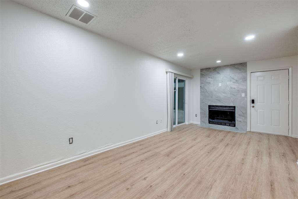 This property is minutes from Baylor Medical School and Hospital. Downtown Dallas and Lower Greenville Avenue are just right down the street. This property is conveniently located to entertainment, food, and shopping. Each unit comes standard with hardwood flooring, fireplace, stainless steel appliances, and linen closet. Second and third-floor units come standard with a private balcony.
