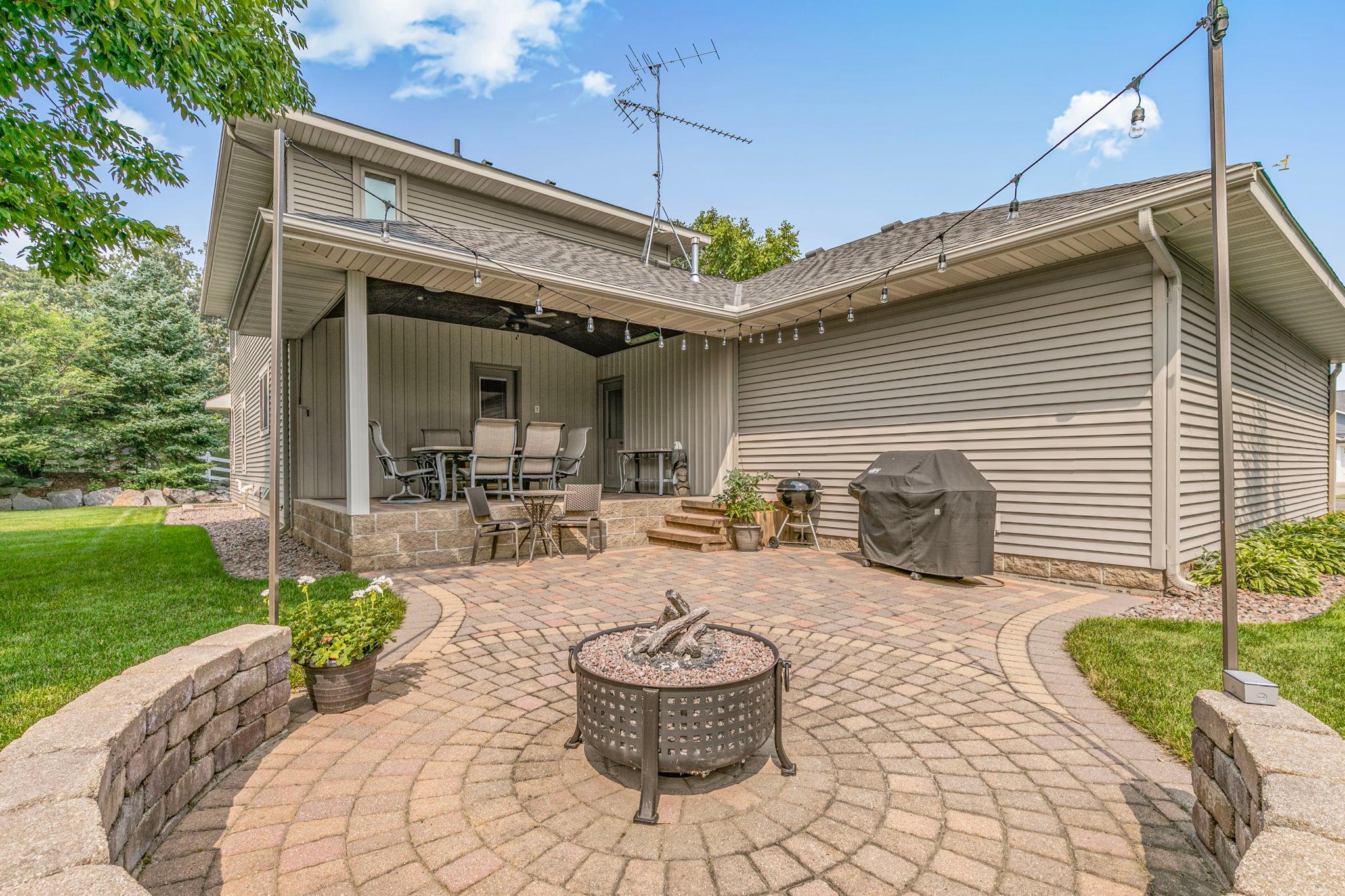 1201 Huntington Drive S