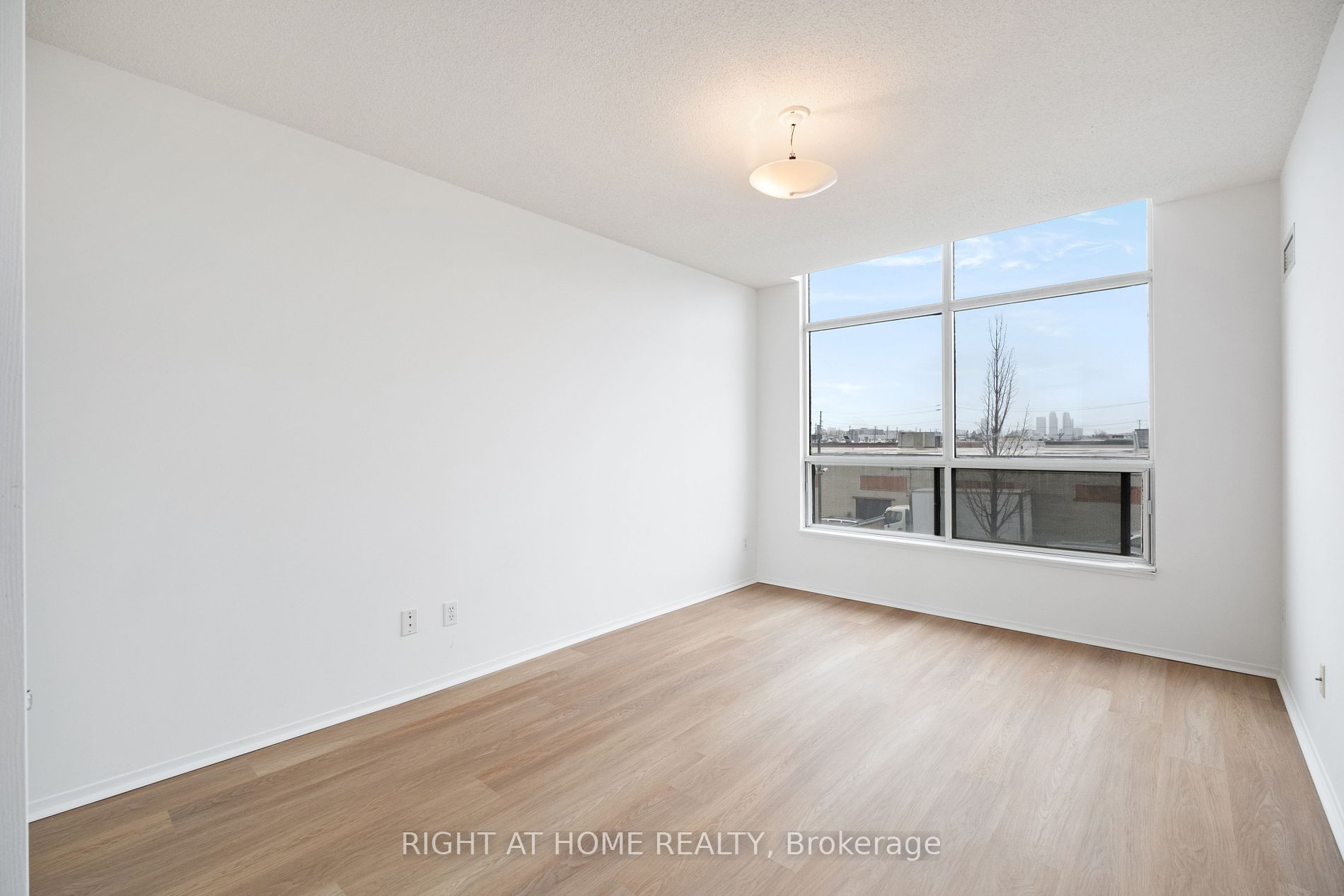 1470 Midland Ave 203
